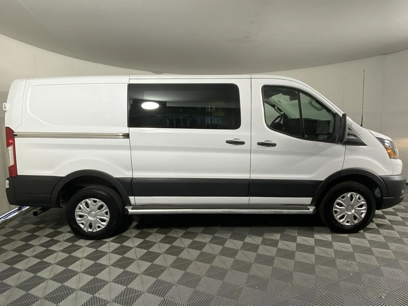 Used 2025 Oxford White Ford Base image 4