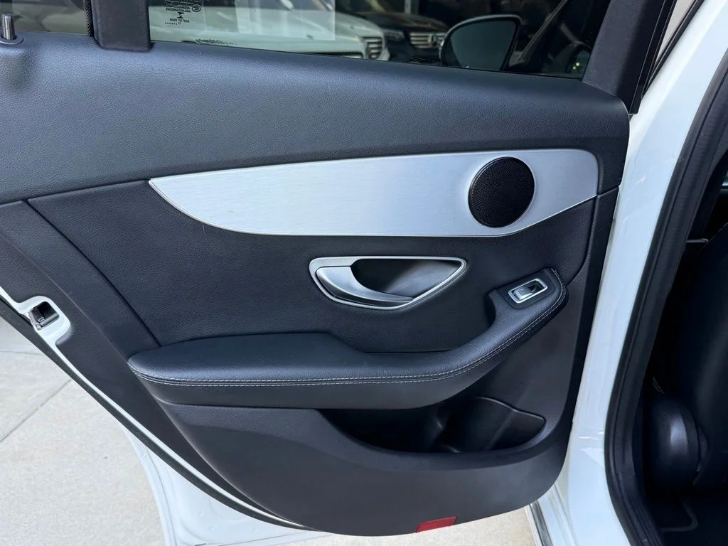 Used 2018  Mercedes-Benz C 350e image 24