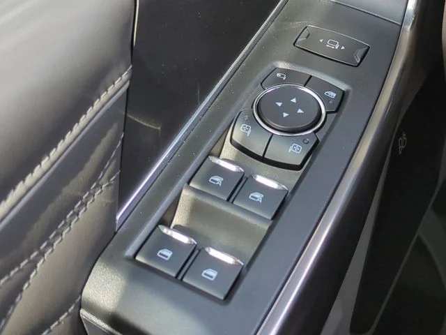 Used 2025 White Ford Platinum image 25
