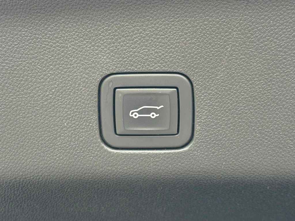 Used 2023 Silver GMC Denali image 12