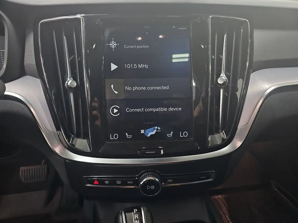 Used 2019 Beige Volvo T5 Momentum image 22
