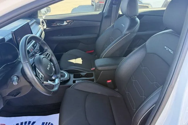Used 2024  Kia GT-Line image 11