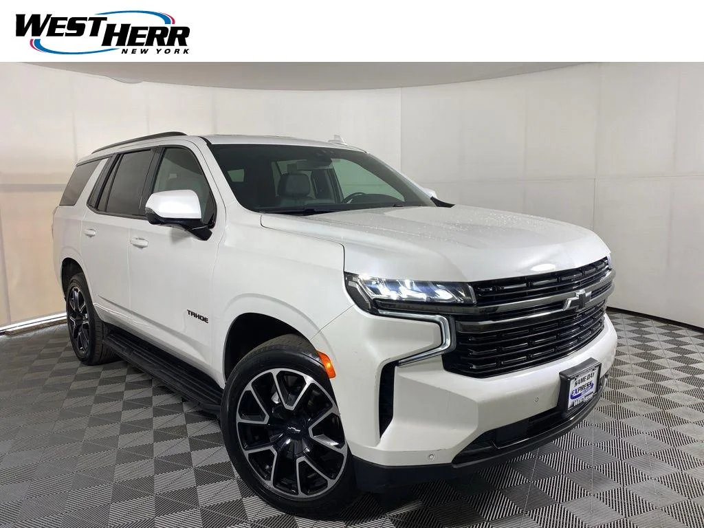 Used 2022 Pearl Chevrolet RST image 1