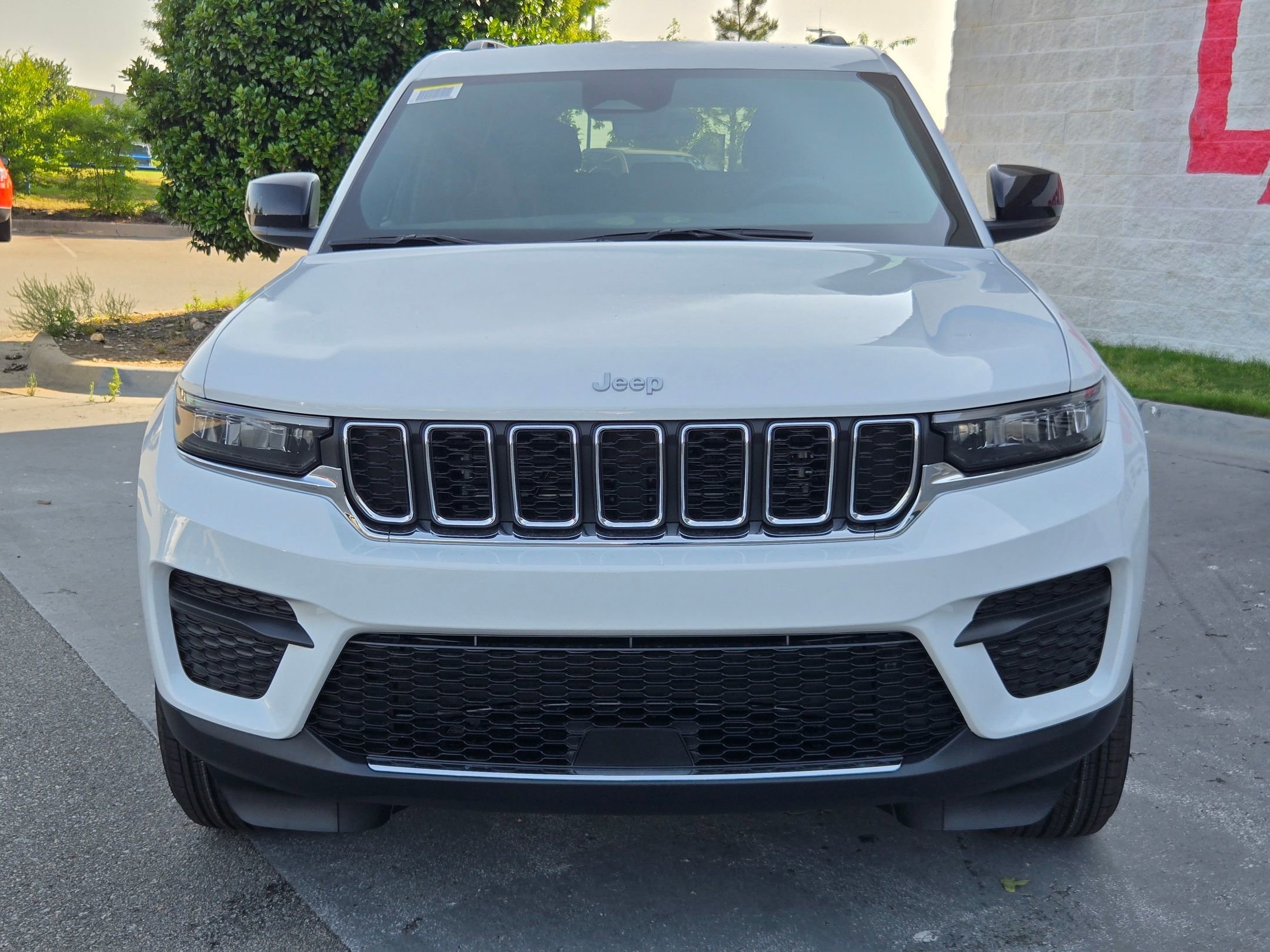 New 2026 Bright White Clear-Coat Exterior Paint Jeep Laredo image 2