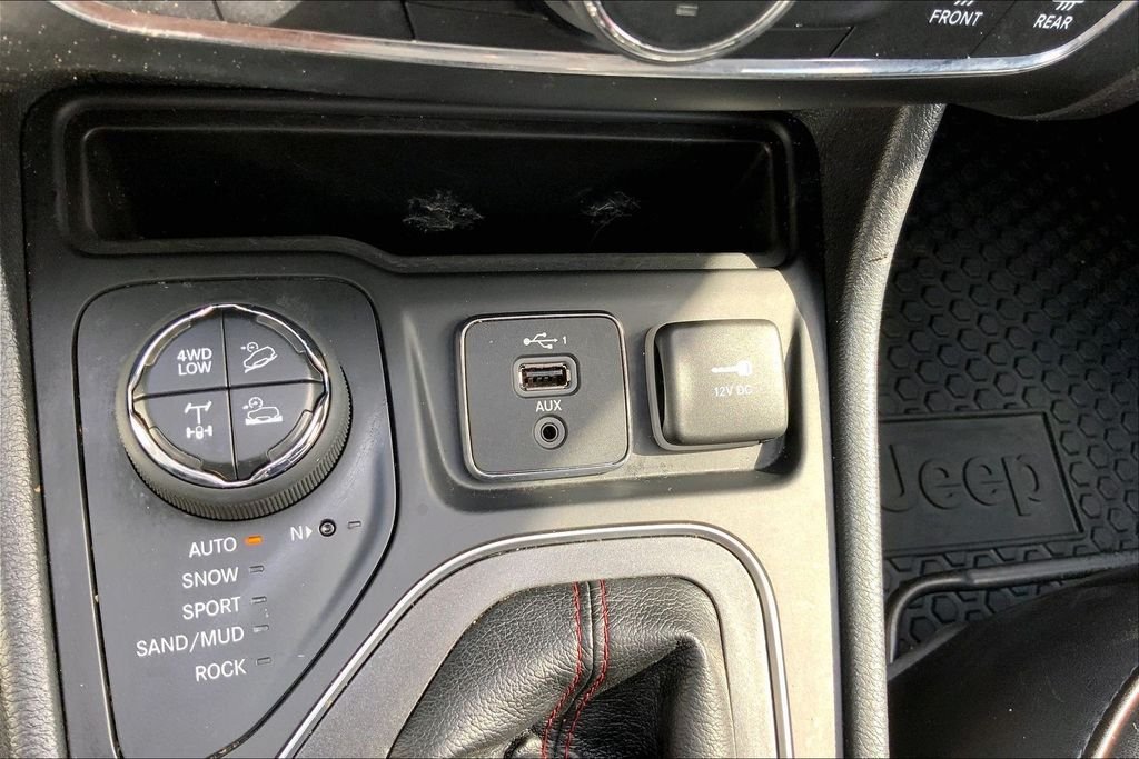 Used 2020 Bright White Clearcoat Jeep Trailhawk image 30