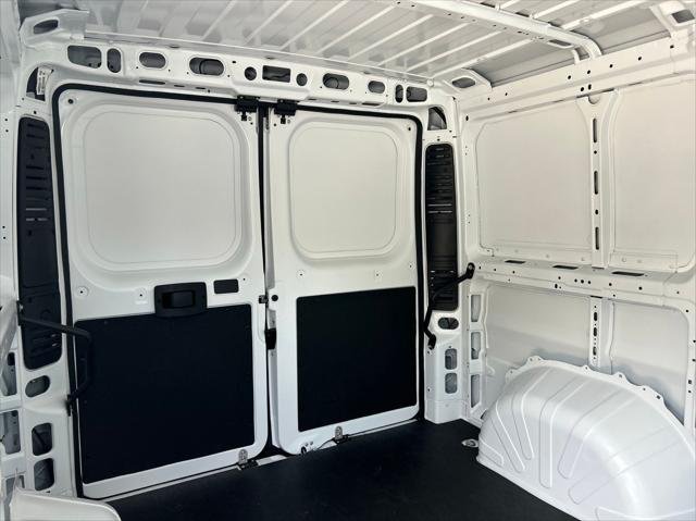 New 2026 Bright White Clear-Coat Exterior Paint RAM Tradesman image 10