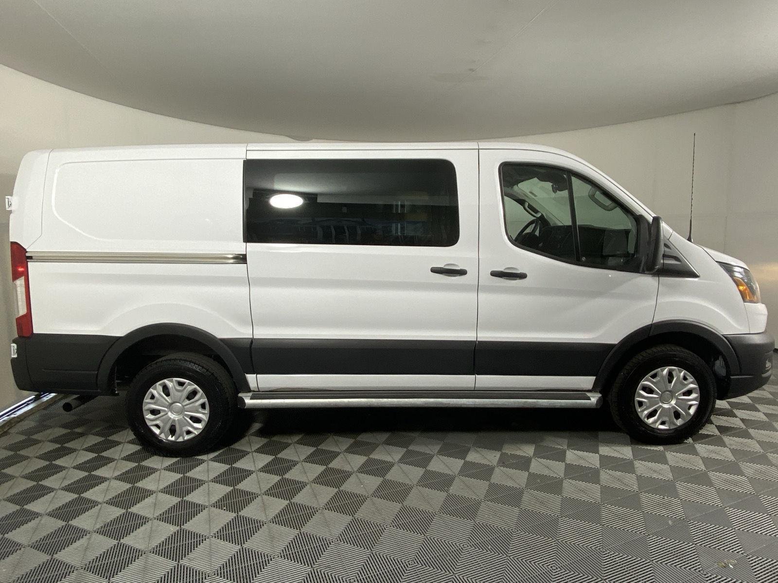 Used 2025 Oxford White Ford Base image 4