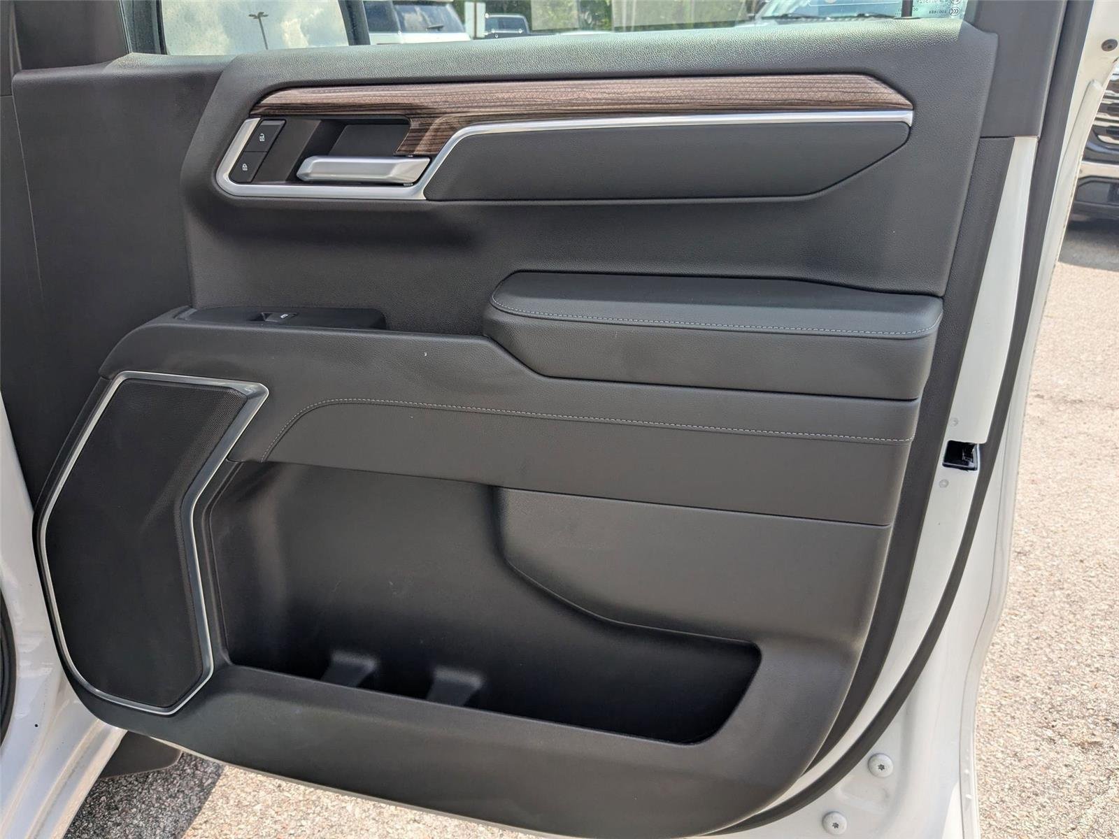 Used 2022 Summit White Chevrolet RST image 30