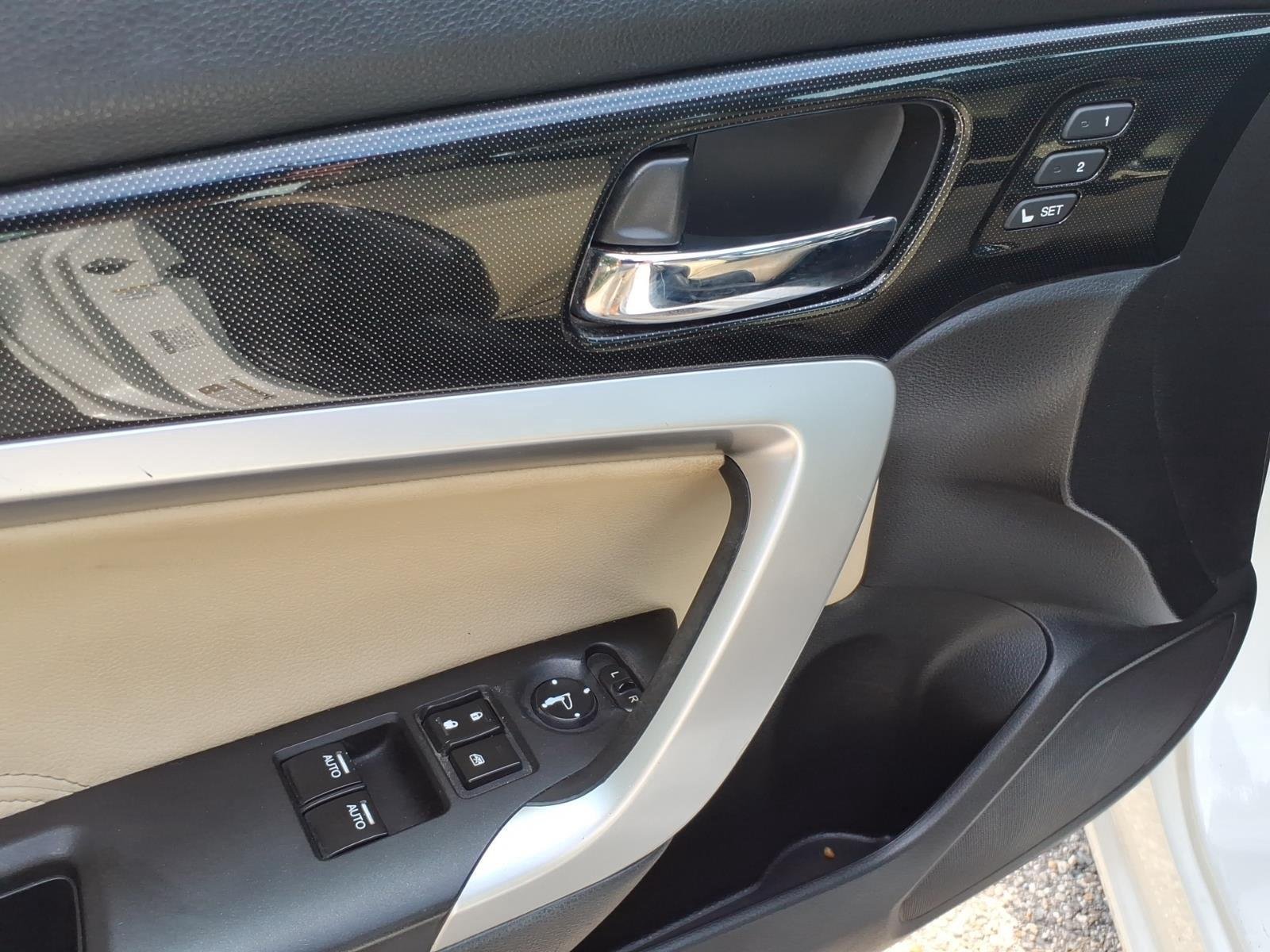 Used 2014 White Orchid Pearl Honda EXLV6 image 13