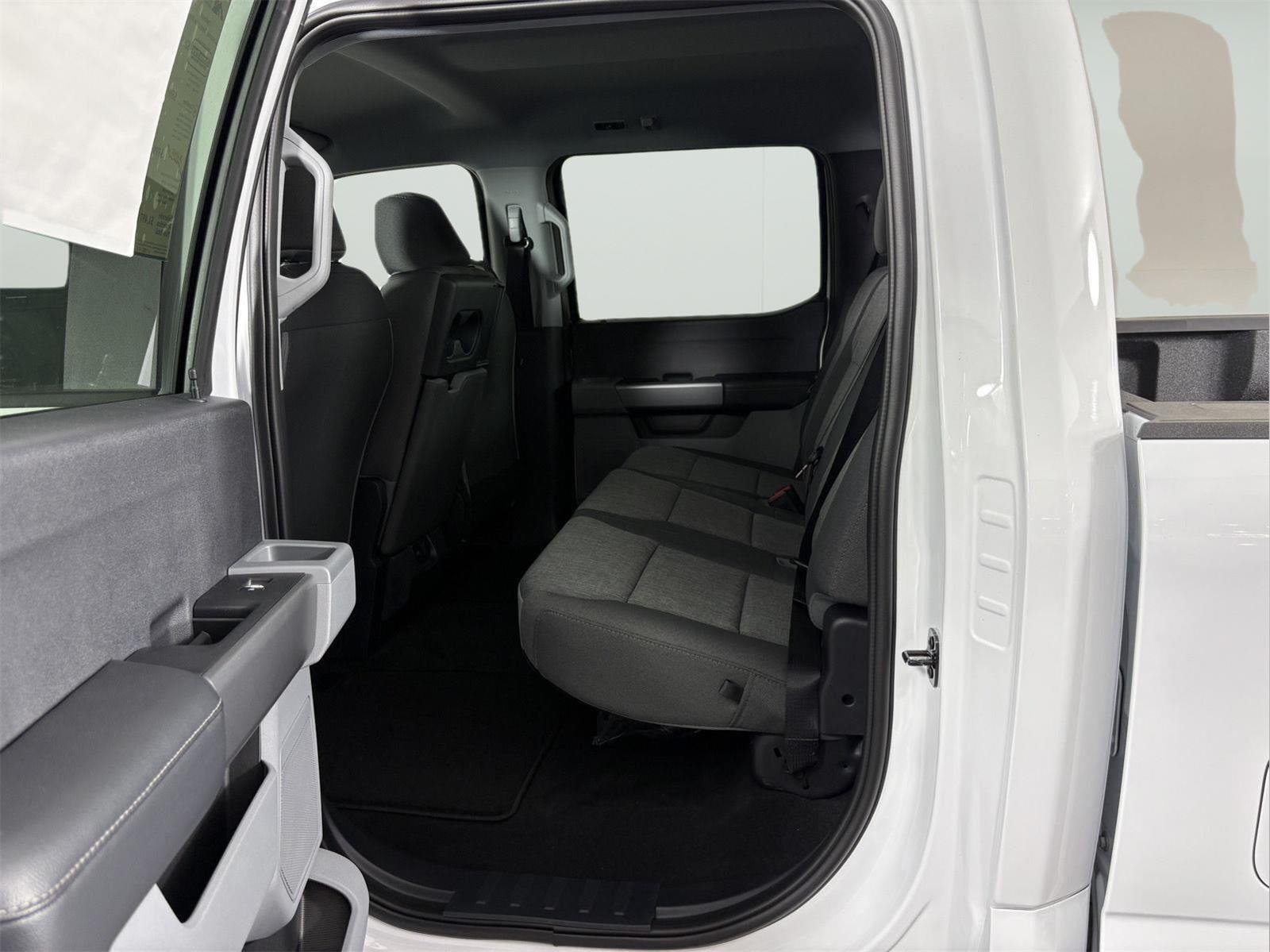 New 2026 Oxford White Ford XL image 15