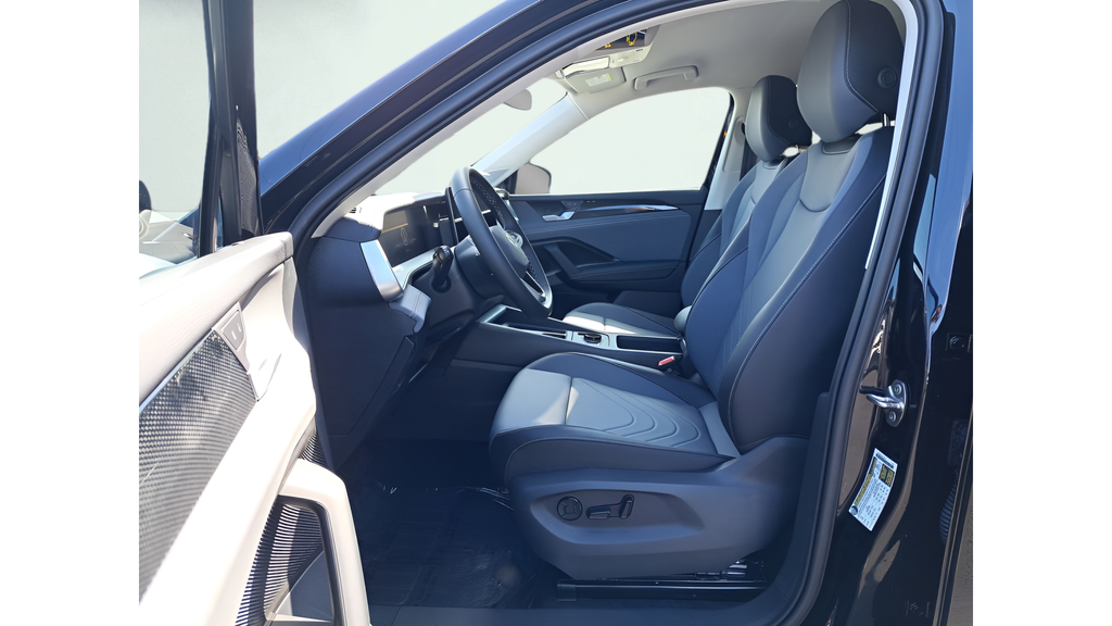 2025 Volkswagen Tiguan SE - Photo 10