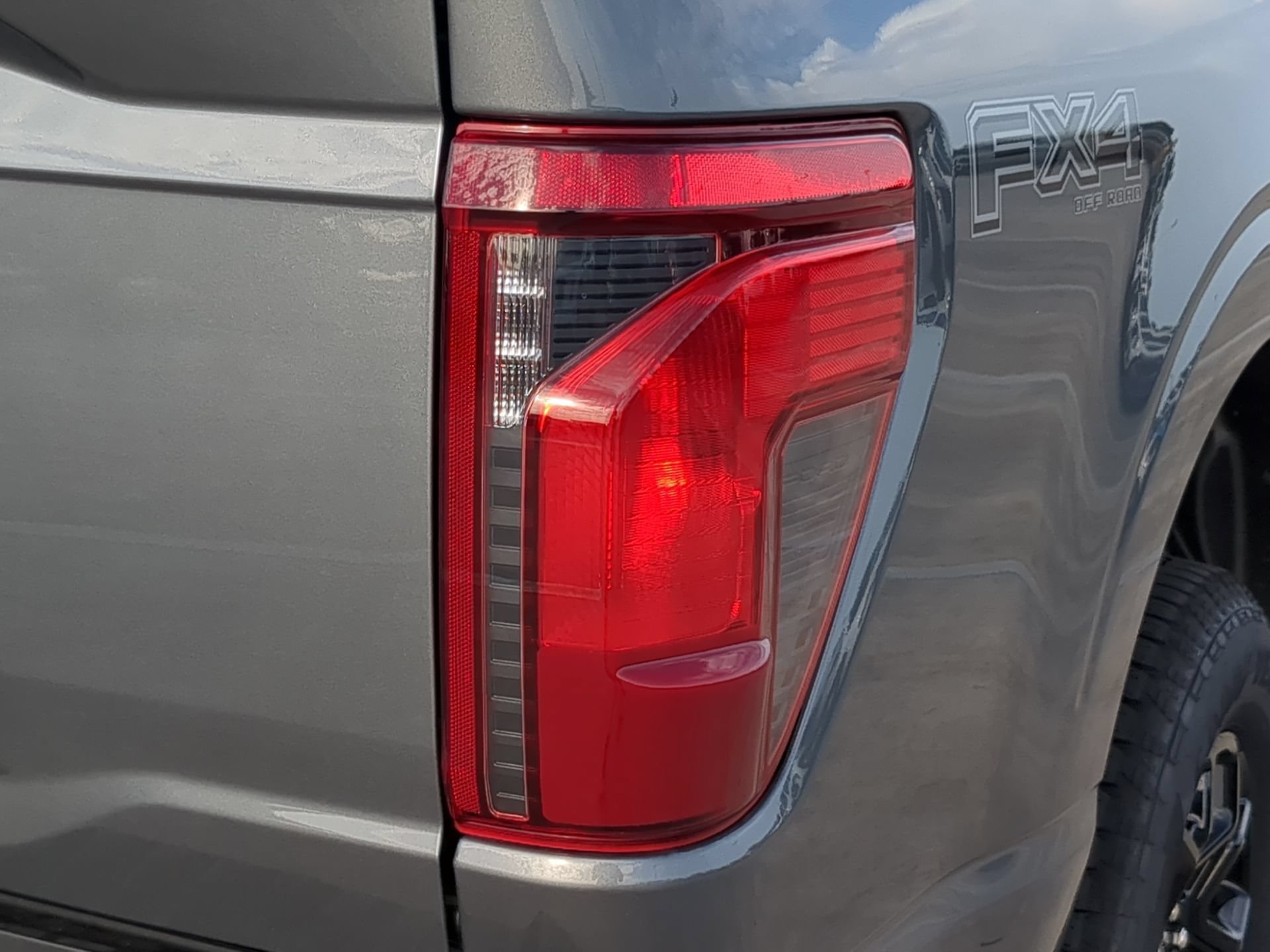 New 2026 Carbonized Gray Metallic Ford XLT image 42
