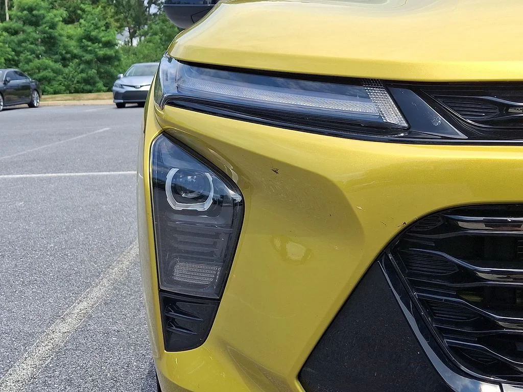 Used 2025 Yellow Chevrolet ACTIV image 9