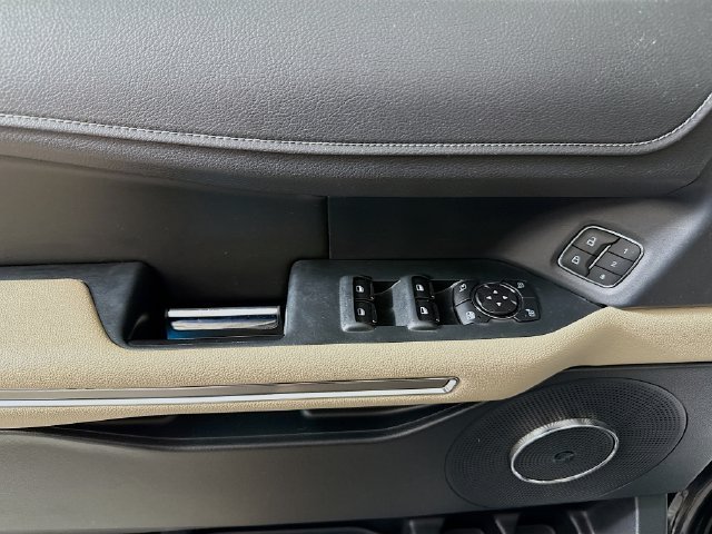 Used 2022  Ford Limited image 18