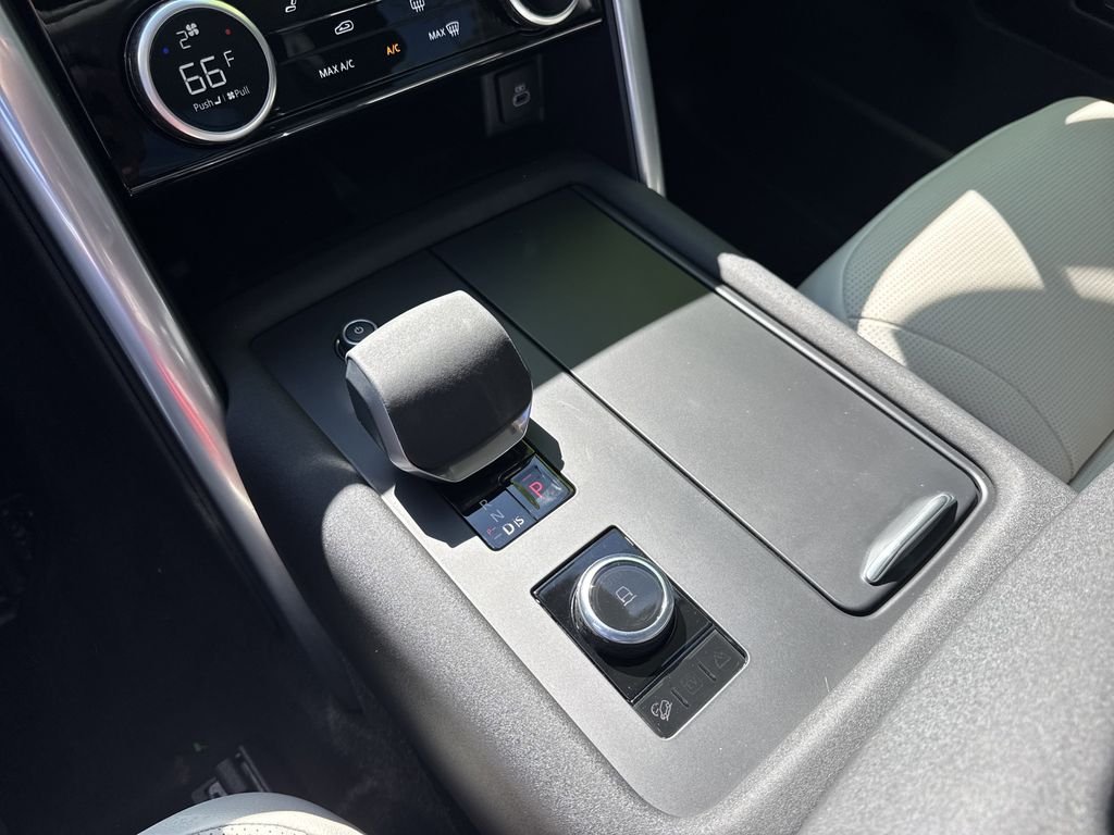 Used 2025 White Land Rover S image 33