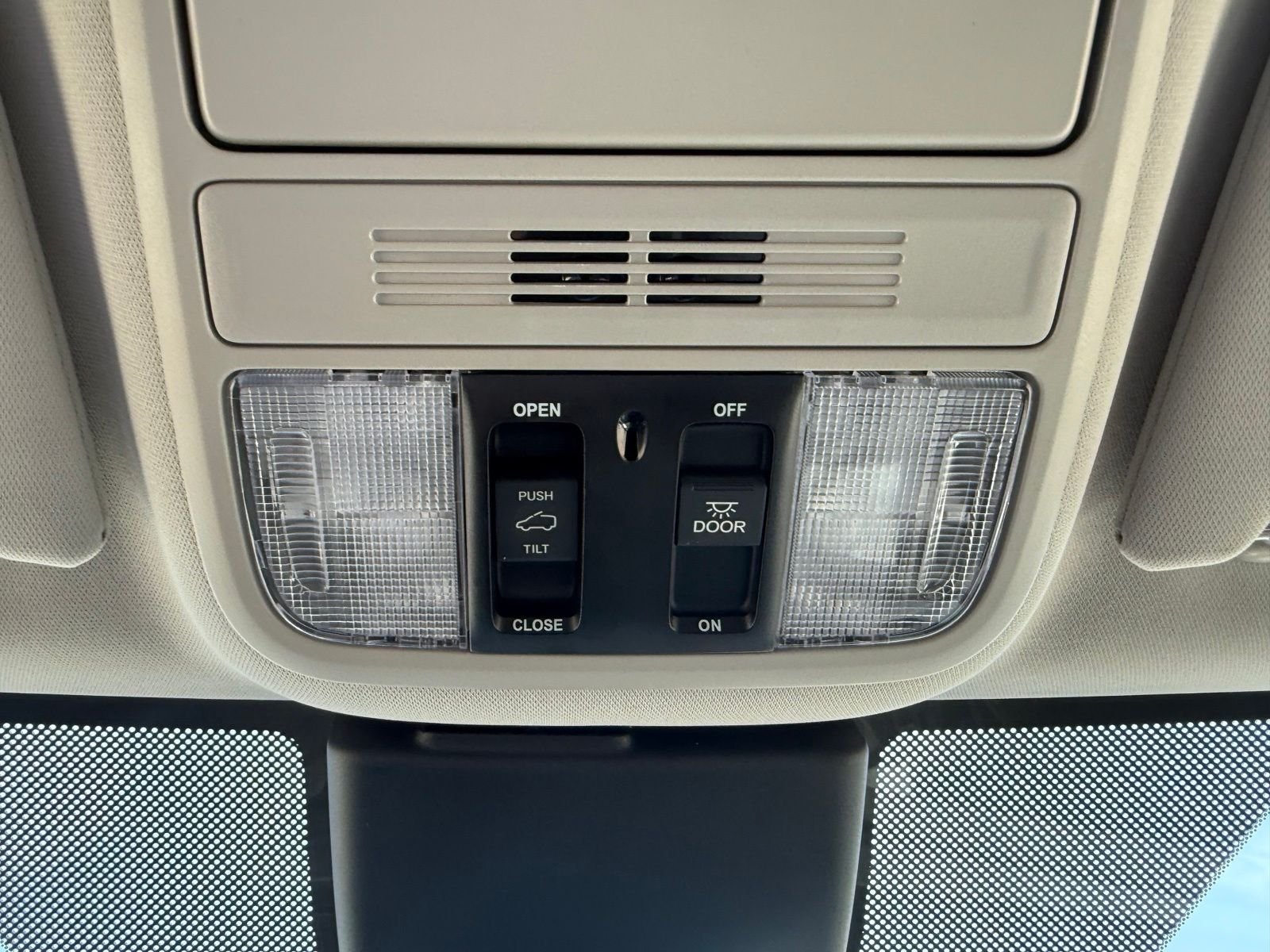 Used 2025 Solar Silver Metallic Honda EX-L image 20