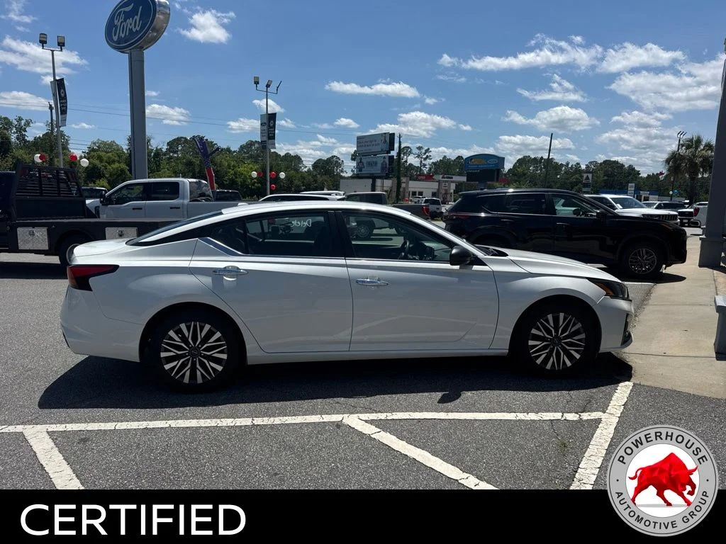 Used 2024 White Nissan 2.5 SV image 5