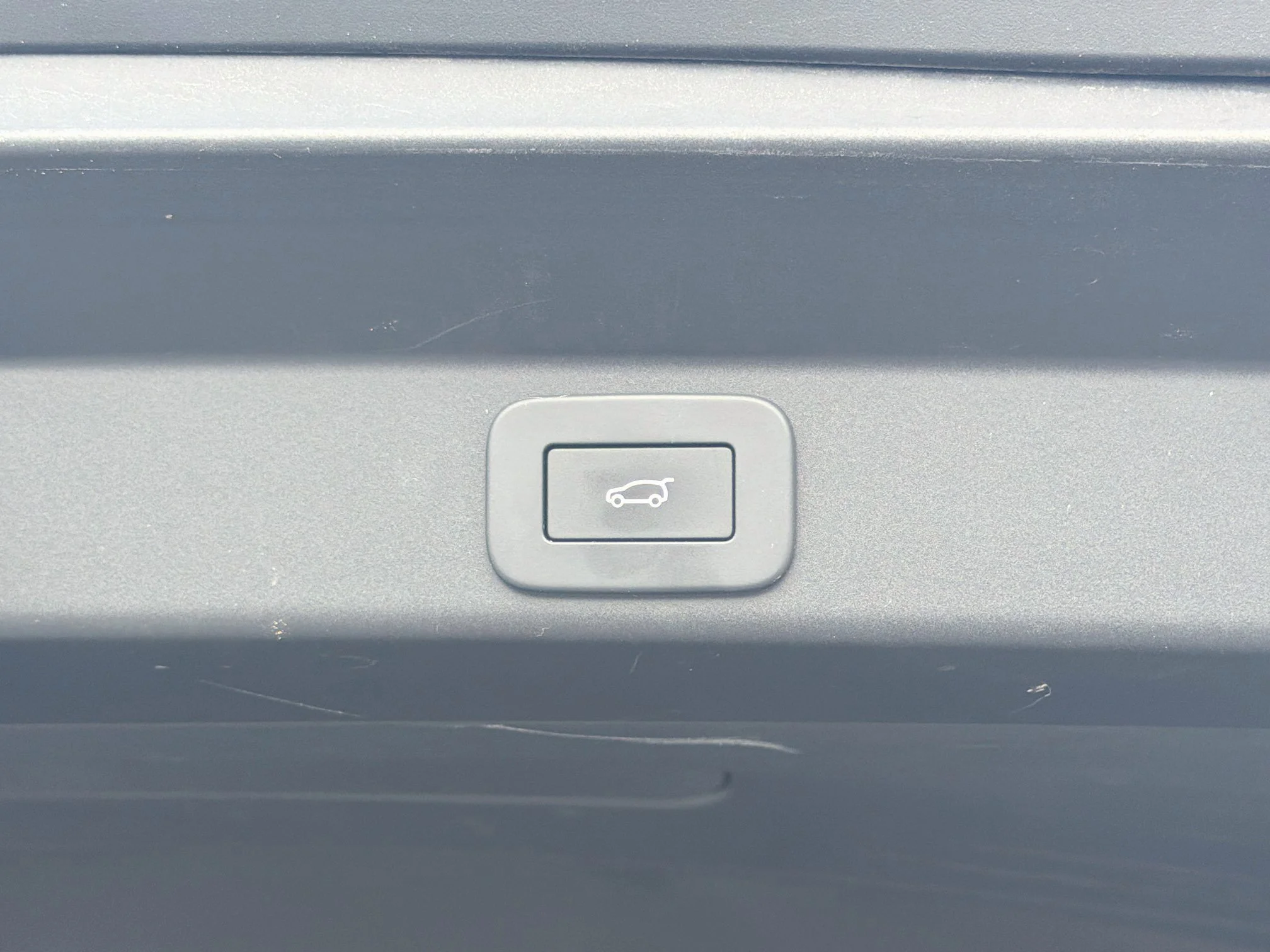Used 2025 Santorini Black Metallic Land Rover SE image 14