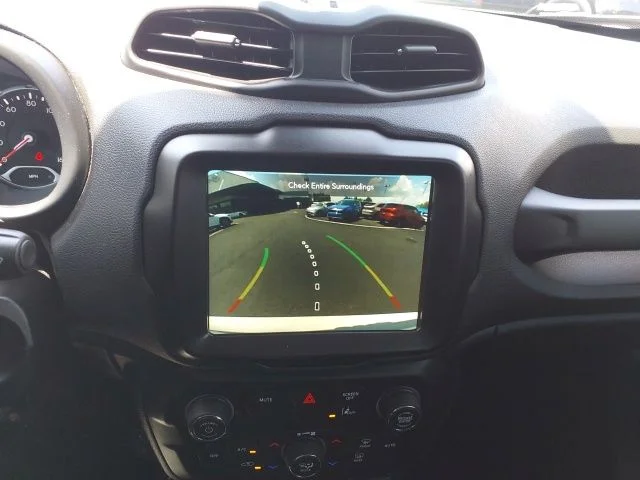 Used 2022 White Jeep Latitude image 14