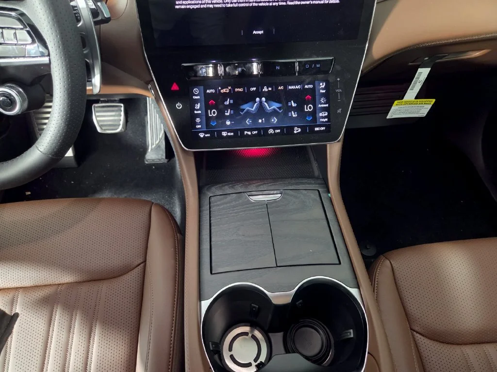 2026 Maserati Grecale Modena V6 - Photo 12