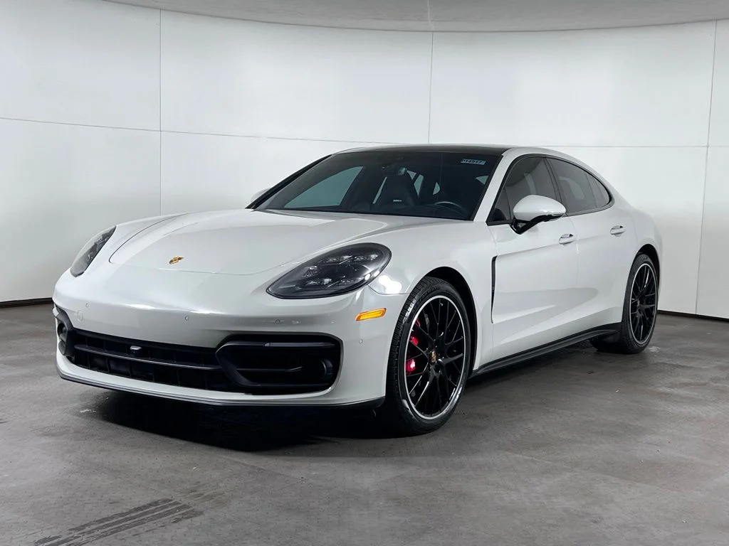 2023 Porsche Panamera 4S's photo