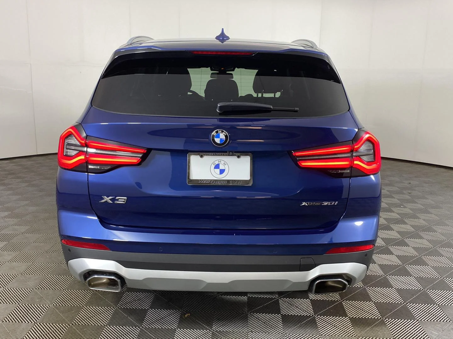 Used 2024 Phytonic Blue Metallic BMW xDrive30i image 6