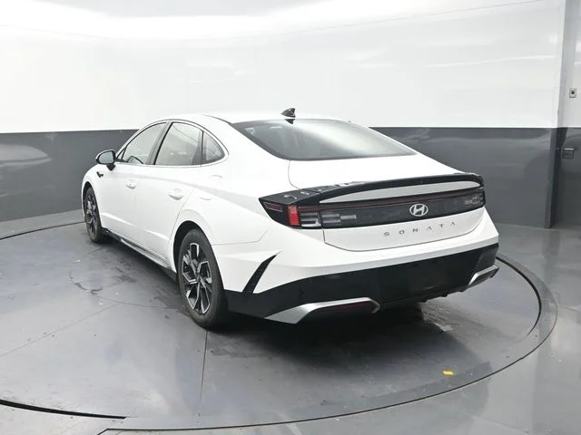 Used 2025 White Hyundai SEL image 6