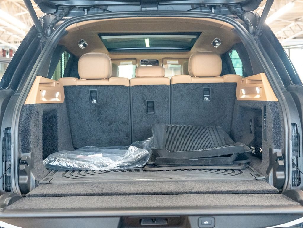 Used 2025 Gray Land Rover SE image 38