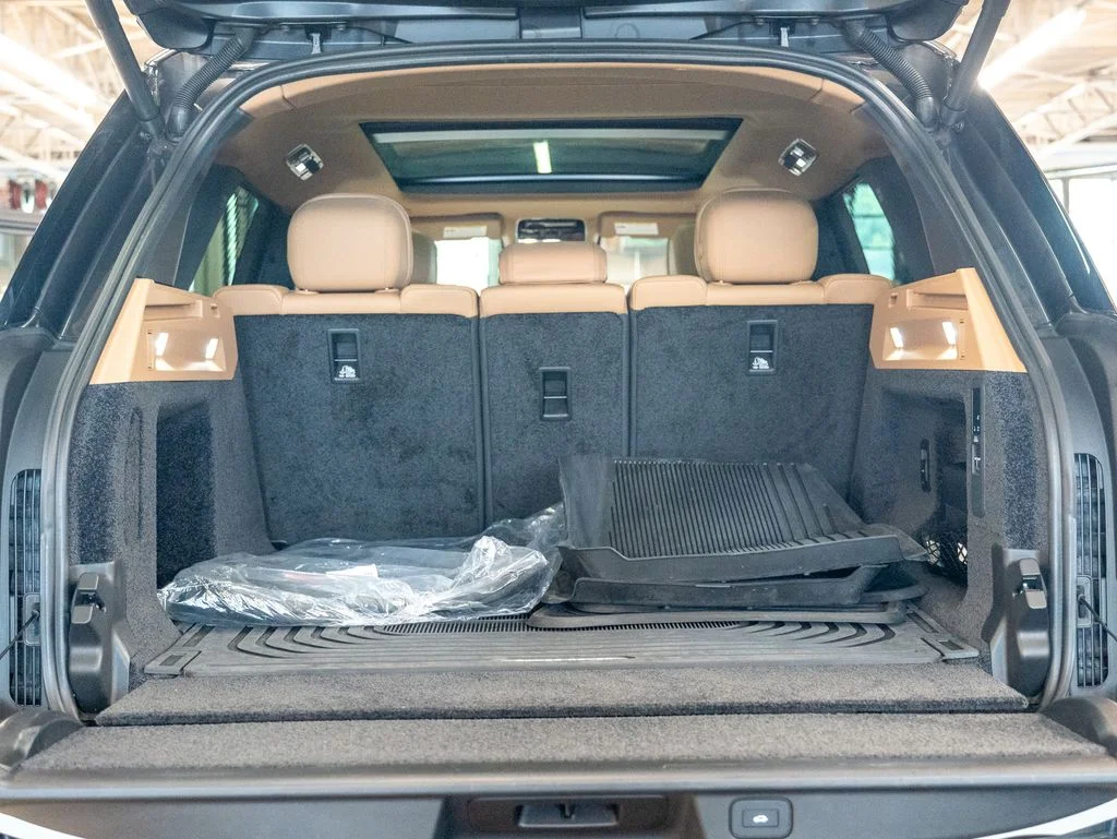 Used 2025 Gray Land Rover SE image 38