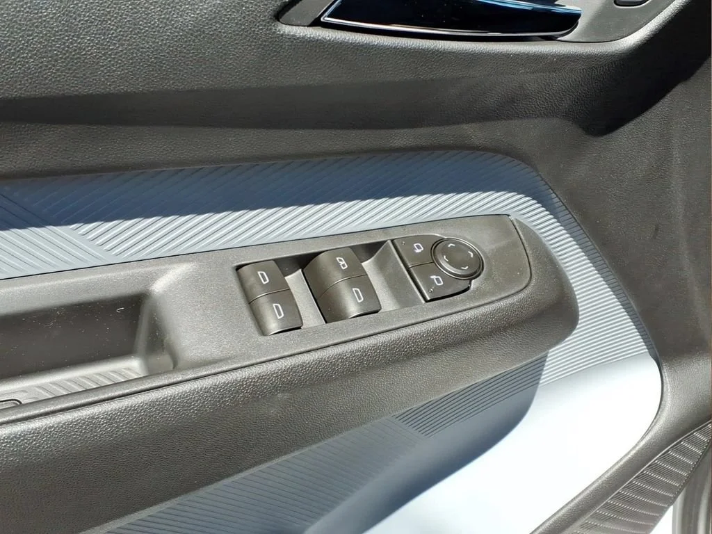 New 2027 Summit White Chevrolet LT image 20