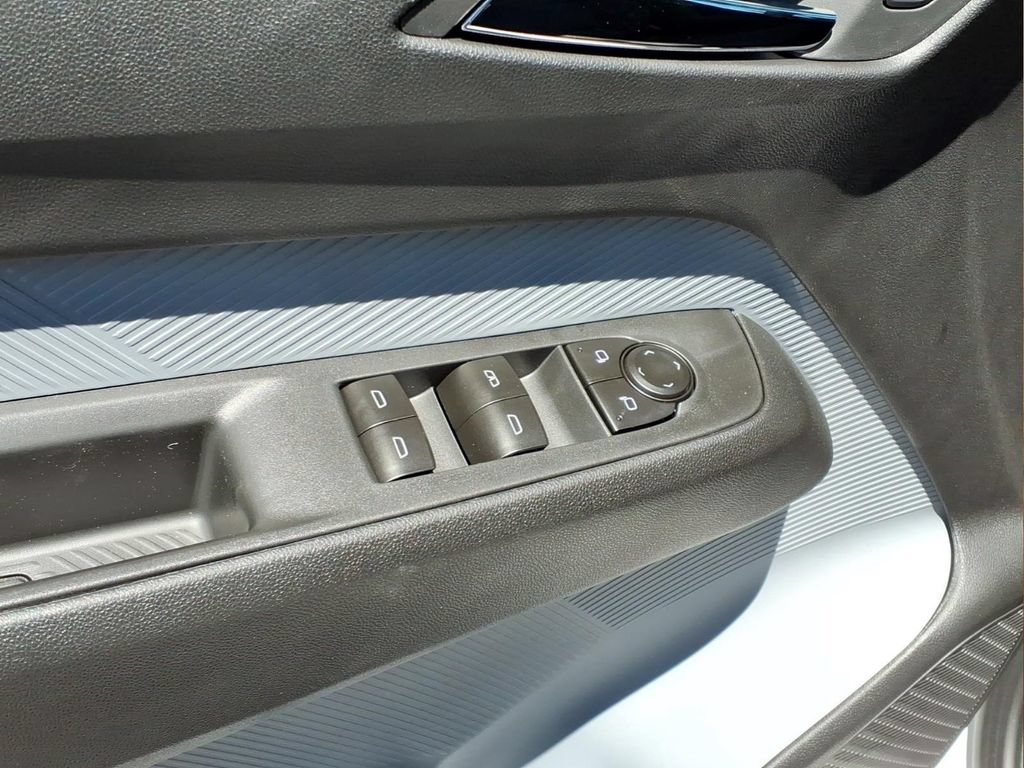 New 2027 Summit White Chevrolet LT image 20
