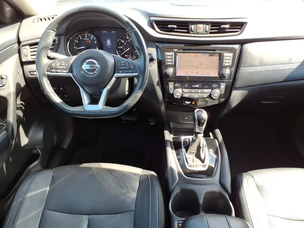 Used 2018 Red Nissan SL image 10