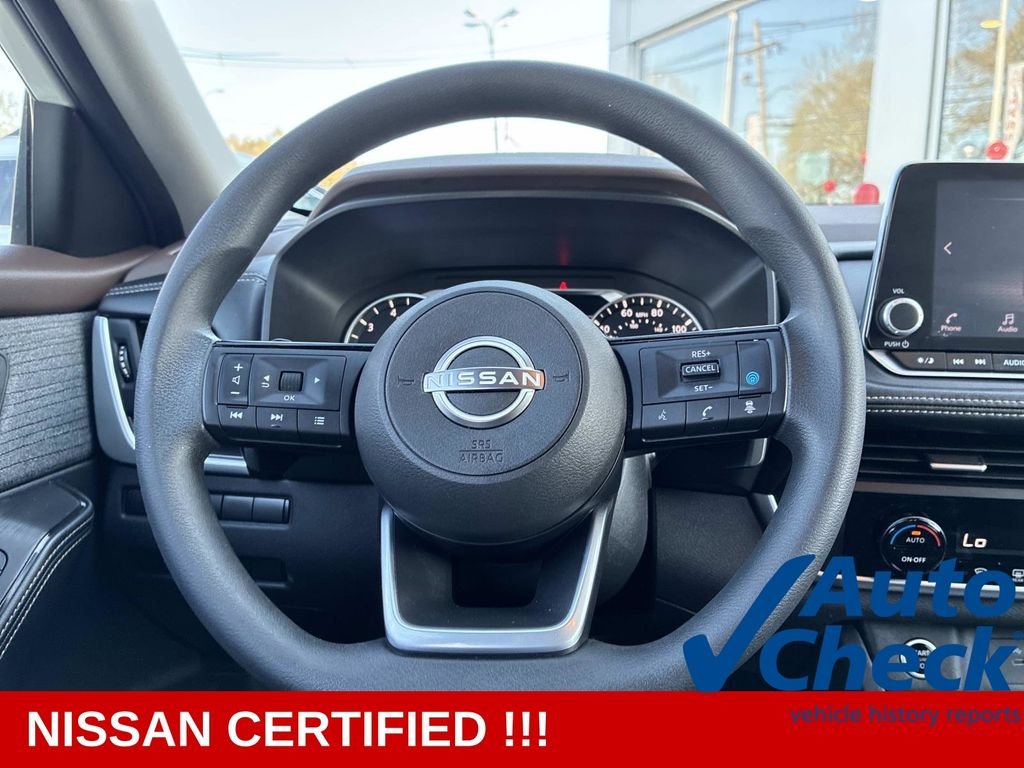Used 2023 White Nissan SV image 17