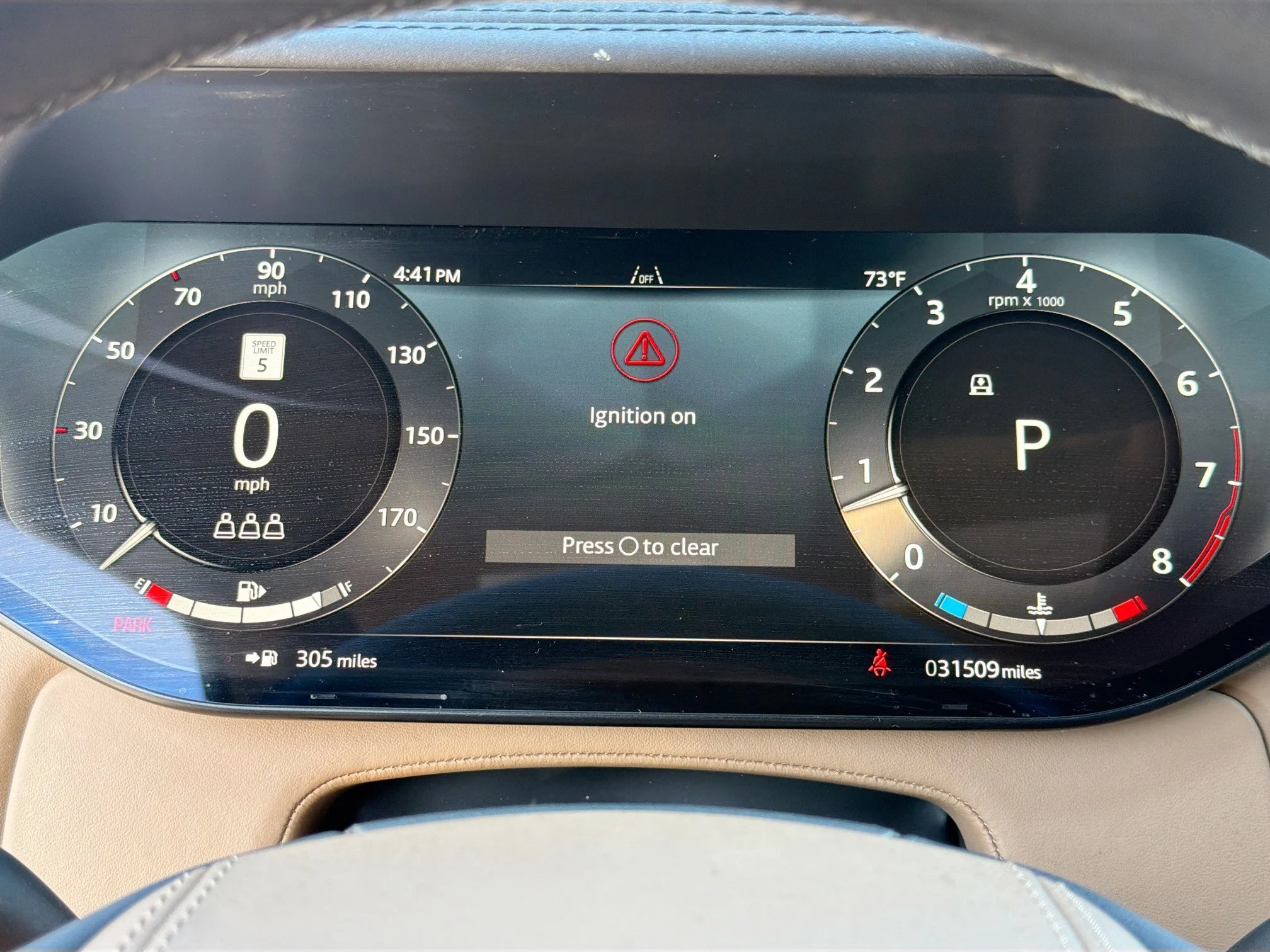 Used 2024 Sunset Gold SV Bespoke Ultra Metallic Satin Land Rover SE image 40