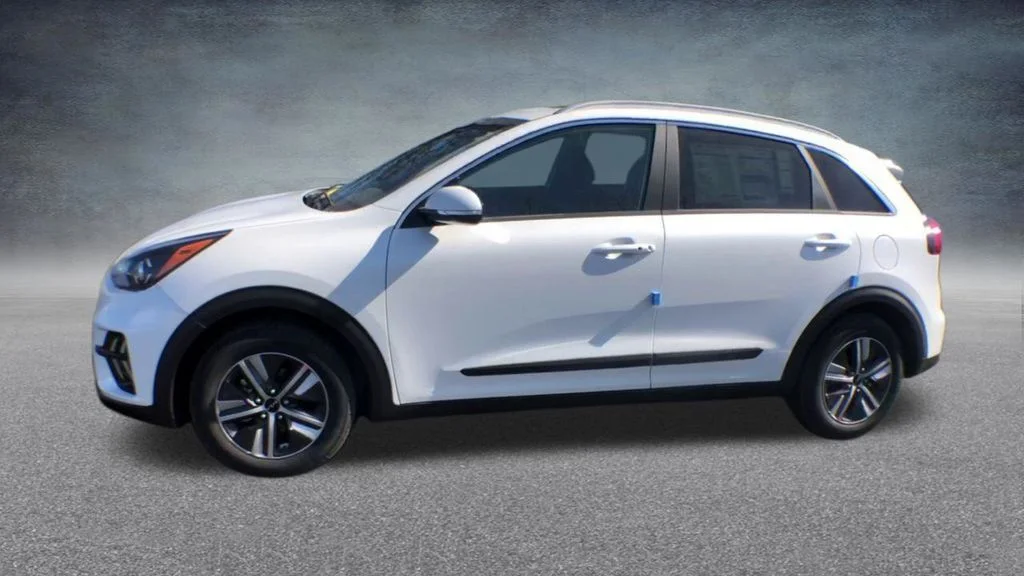 Used 2022 White Kia EX Premium image 9