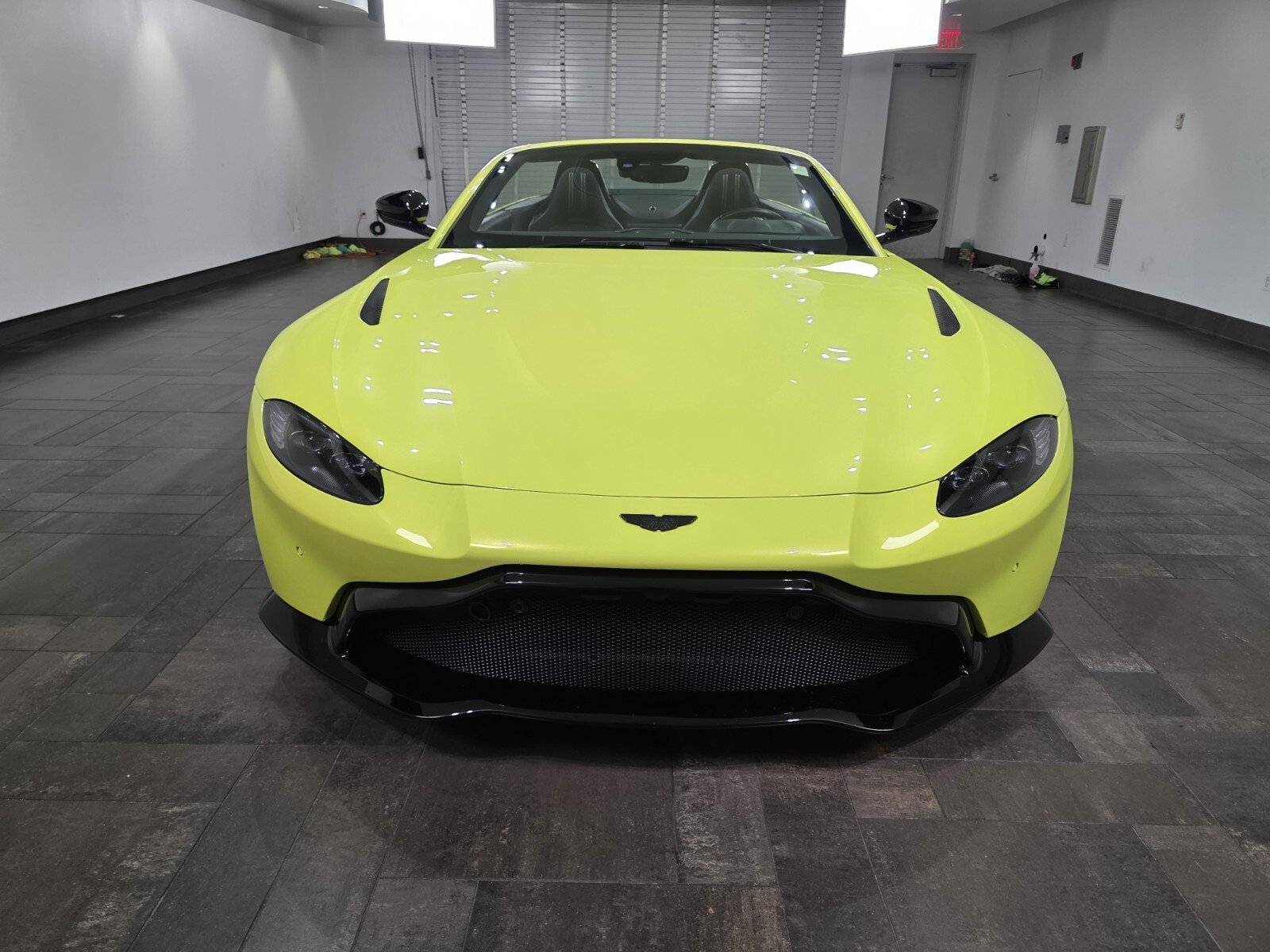 Used 2023 Q Lime Essence Aston Martin Roadster image 7
