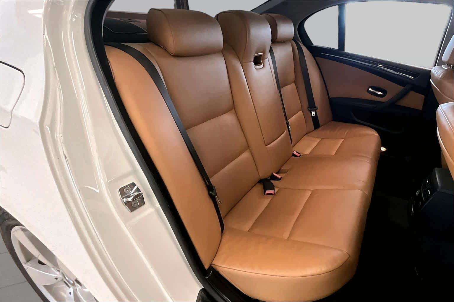 Used 2008 Alpine White BMW 528xi image 18