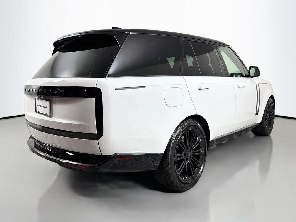 New 2026 Fuji White Land Rover SE image 5