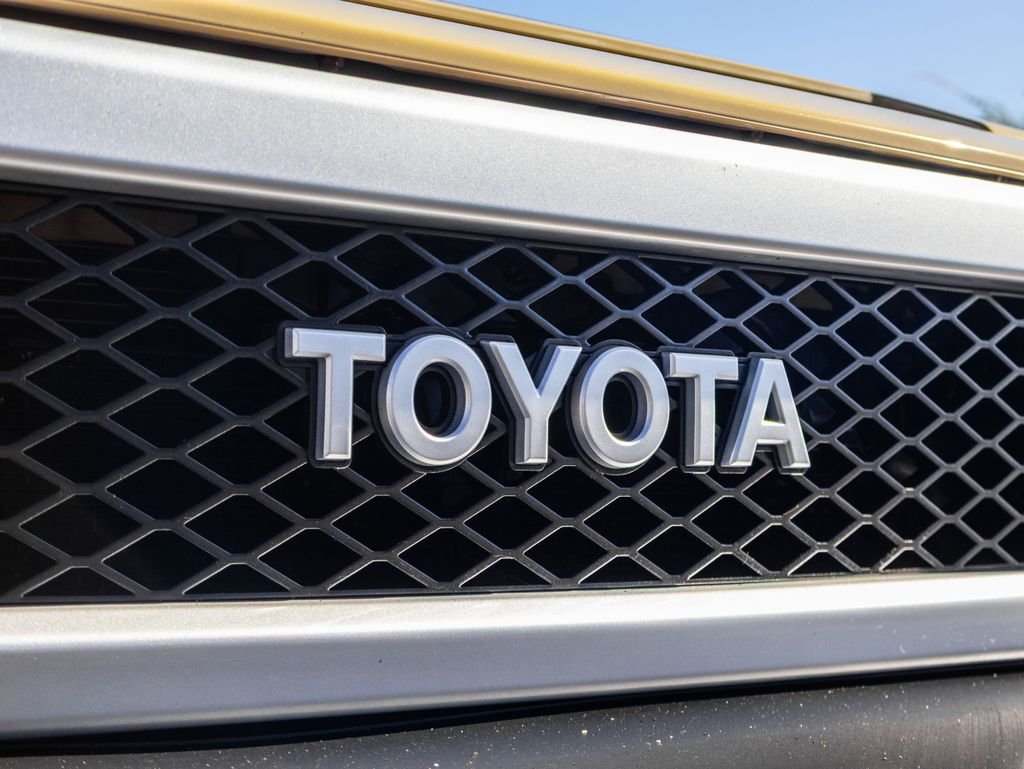 Used 2012  Toyota Base image 6