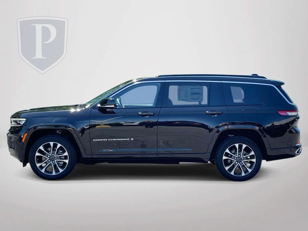 New 2025 Diamond Black Crystal Pearl-Coat Exterior Paint Jeep Overland image 5
