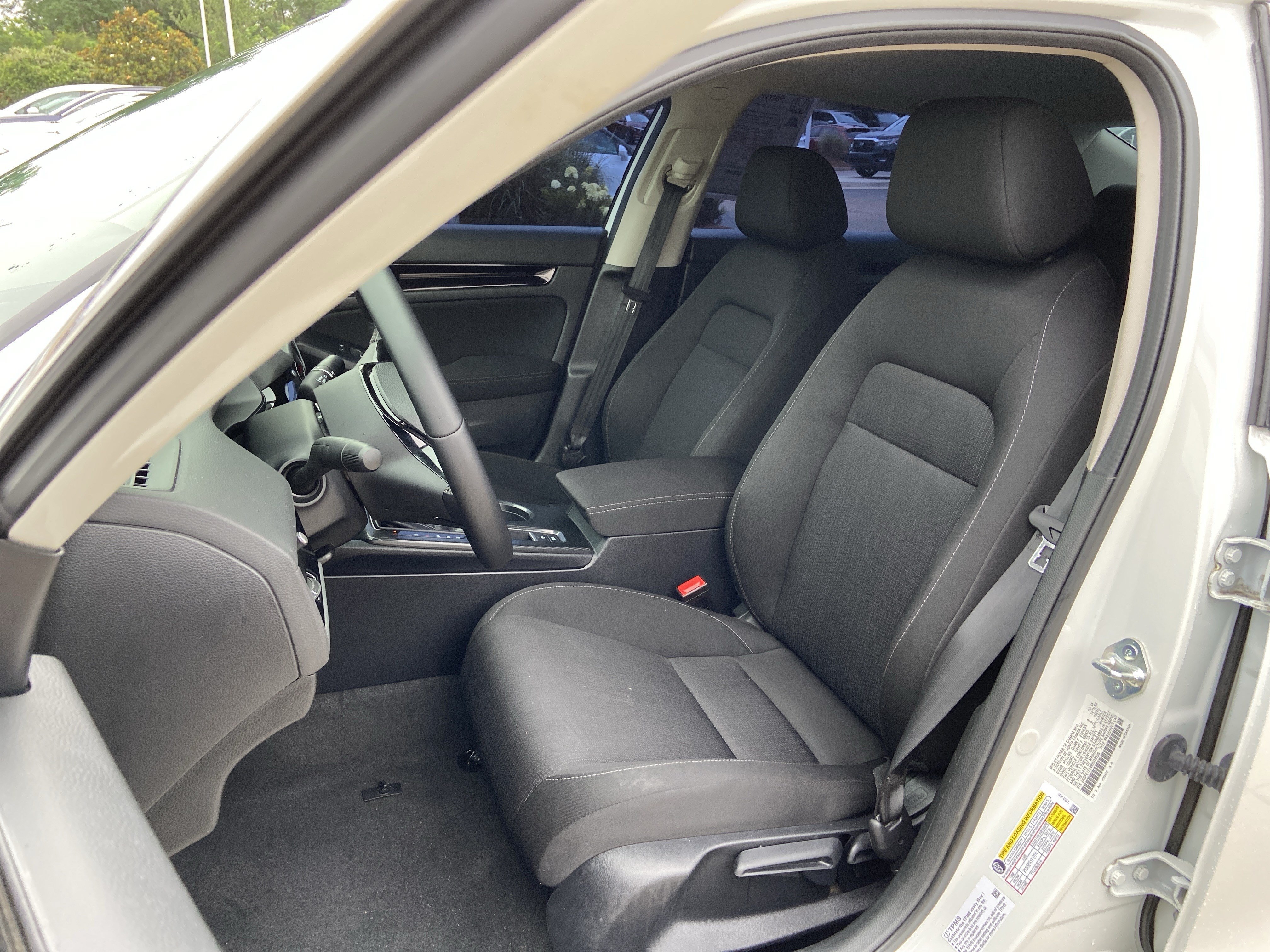 Used 2024 Platinum White Pearl Honda EX image 18