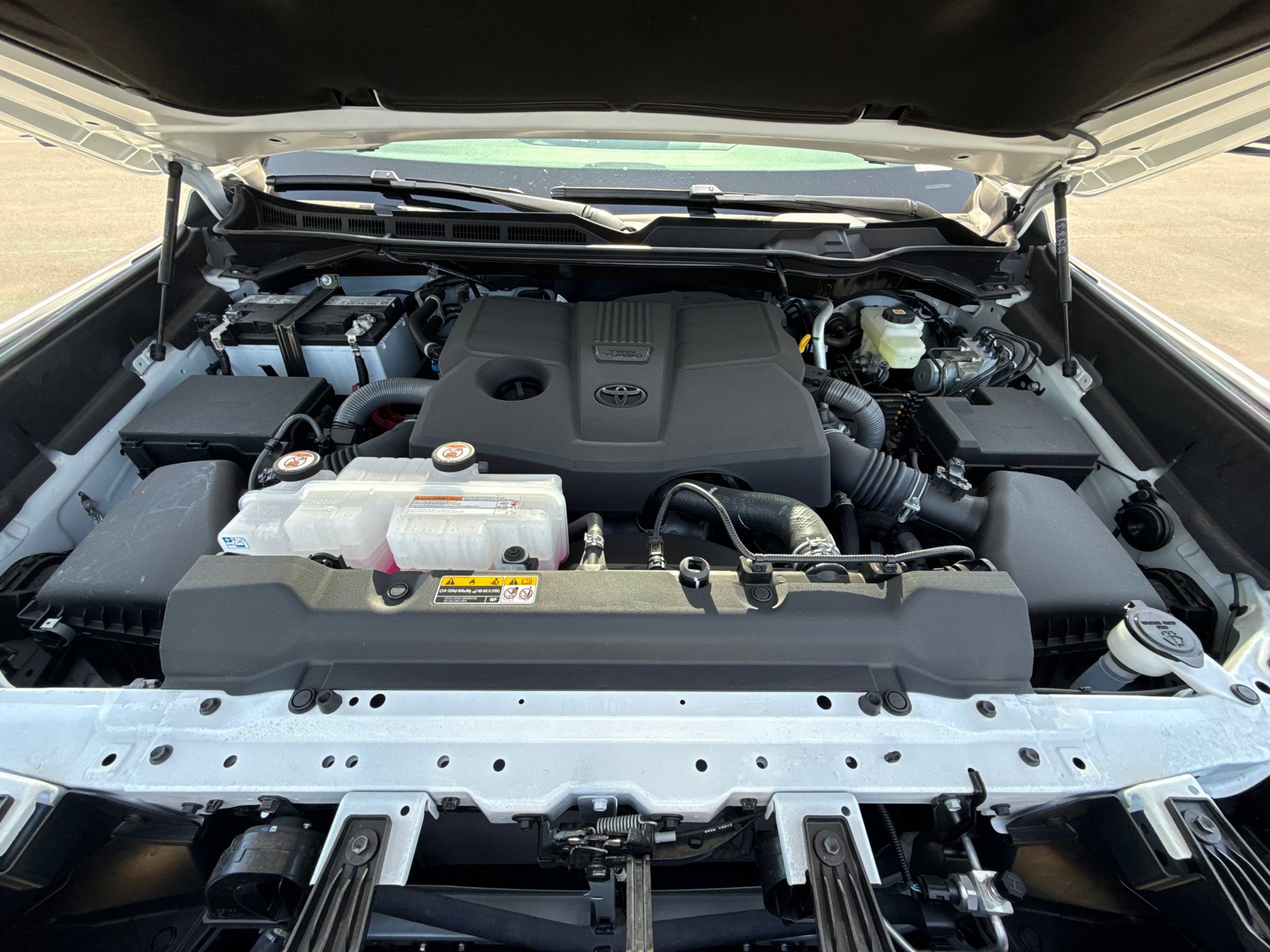 2025 Toyota Tundra Limited - Photo 7