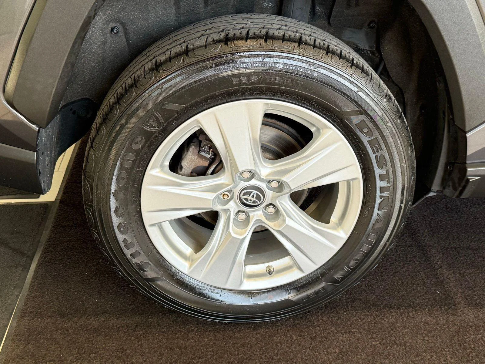 Used 2019 Magnetic Gray Metallic Toyota XLE image 27