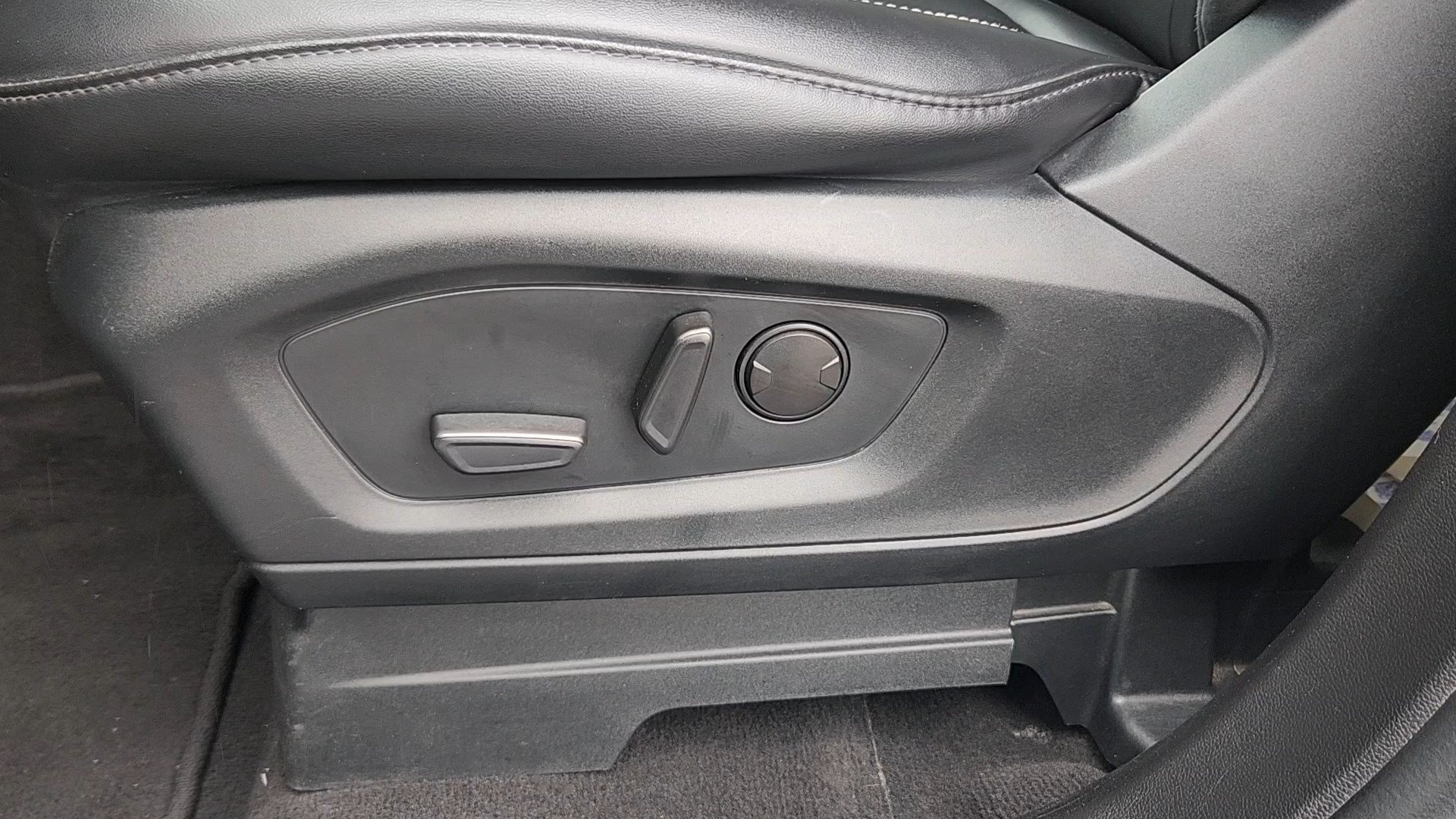 Used 2023 Iconic Silver Metallic Ford XLT image 8