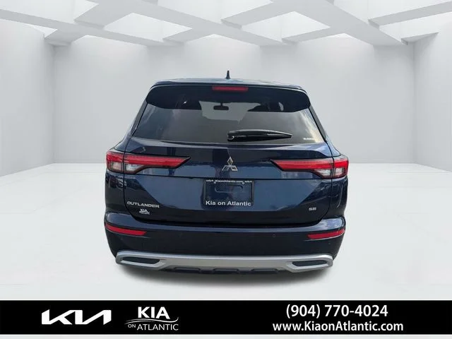 Used 2024  Mitsubishi SE Black Edition image 4