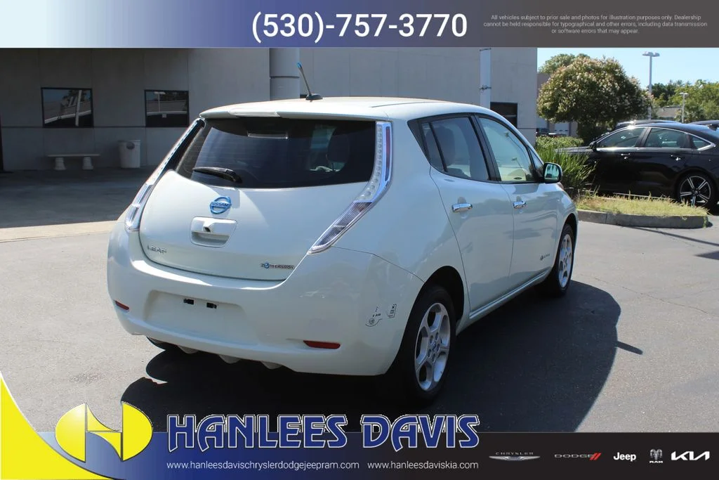 Used 2012 White Nissan SV image 7