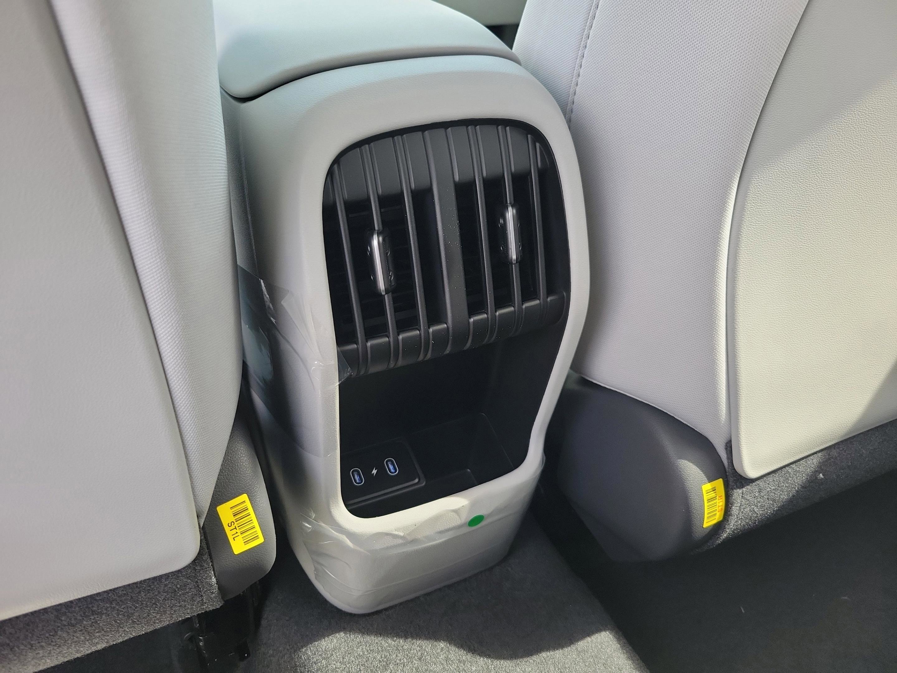 2025 Hyundai Kona SEL Convenience - Photo 12