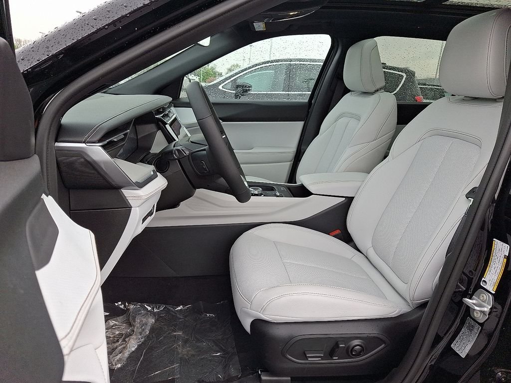 New 2026 Diamond Black Crystal Pearlcoat Jeep Limited image 9
