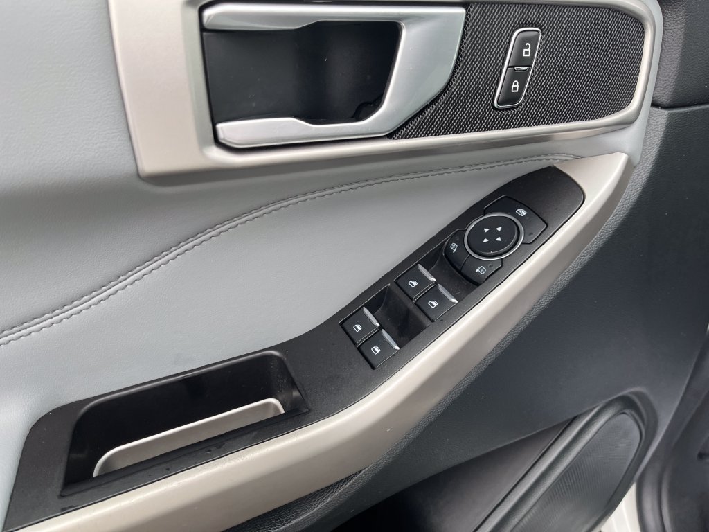 Used 2023 White Ford XLT image 10