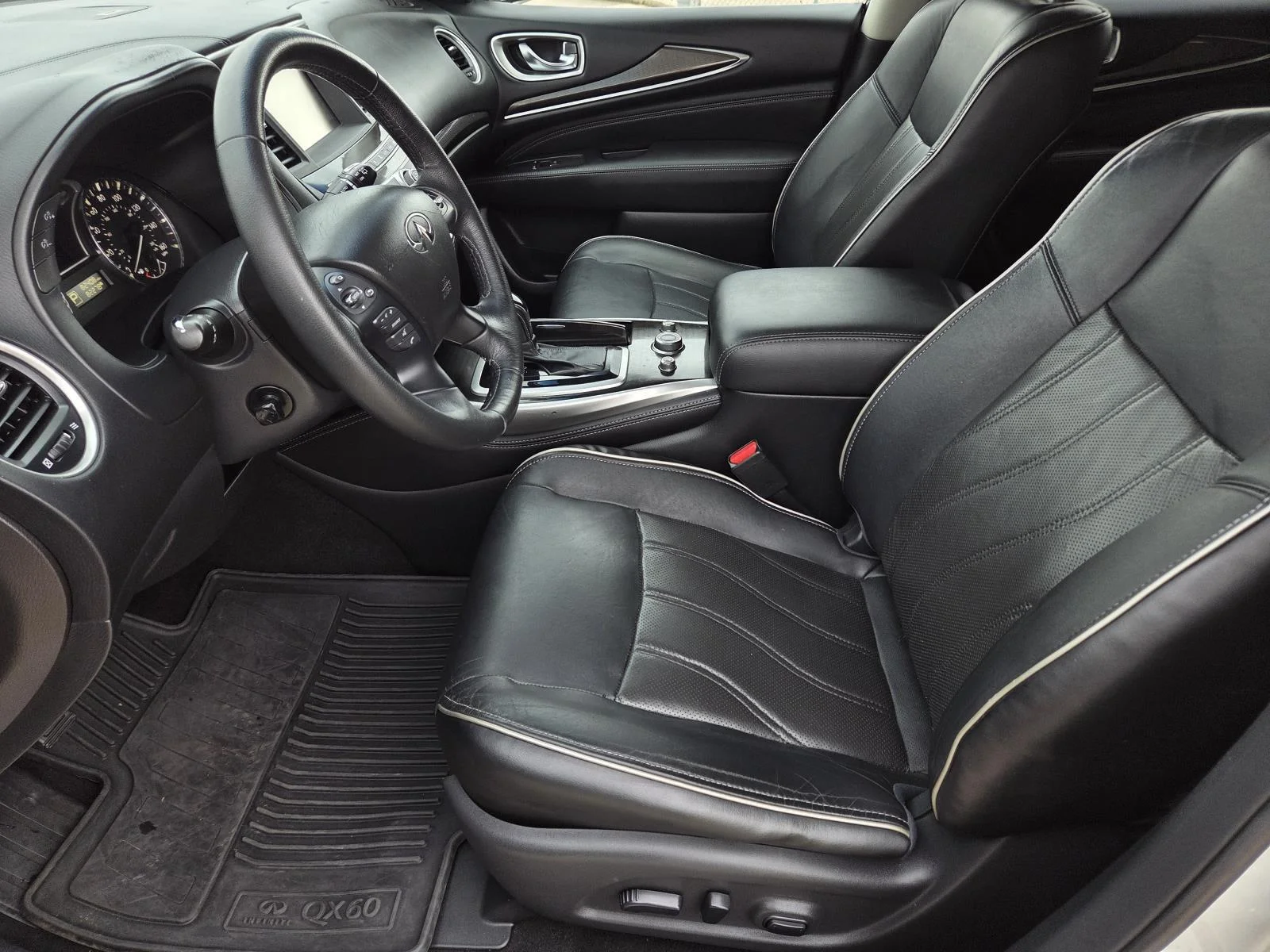 Used 2016 Liquid Platinum INFINITI  image 28